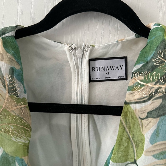 Runaway the Label Gorgeous Vacation Dress - Size XS - Picture 4 of 8